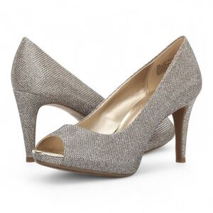Bandolino Women's Rainaa Pump in Silver Sparkle